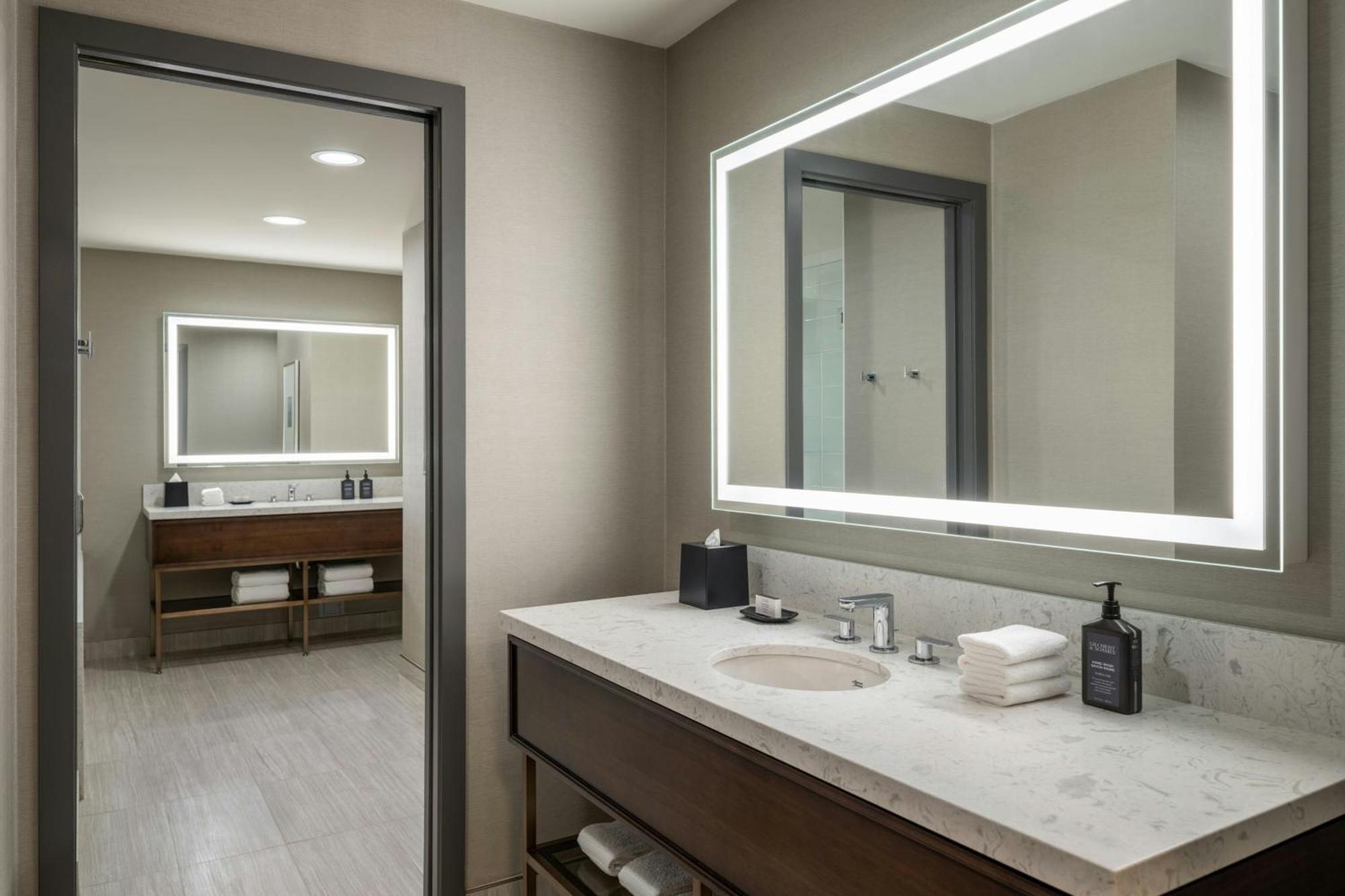 Sheraton Vancouver Guildford Hotel Σάρρεϋ Εξωτερικό φωτογραφία